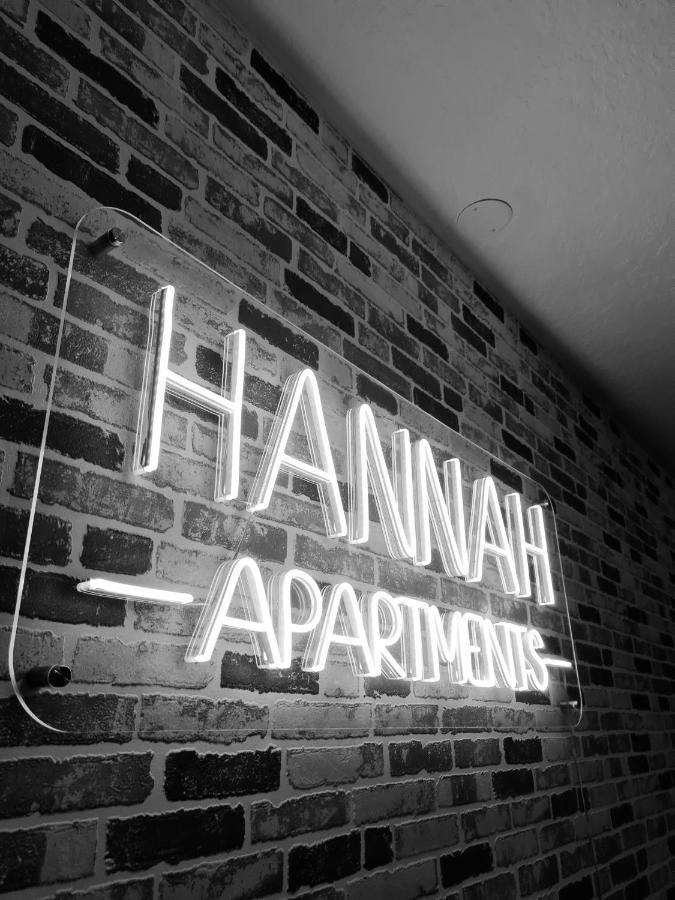 Hannah Kraslava Ngoại thất bức ảnh