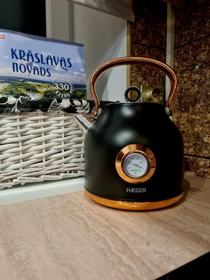 Hannah Kraslava Ngoại thất bức ảnh
